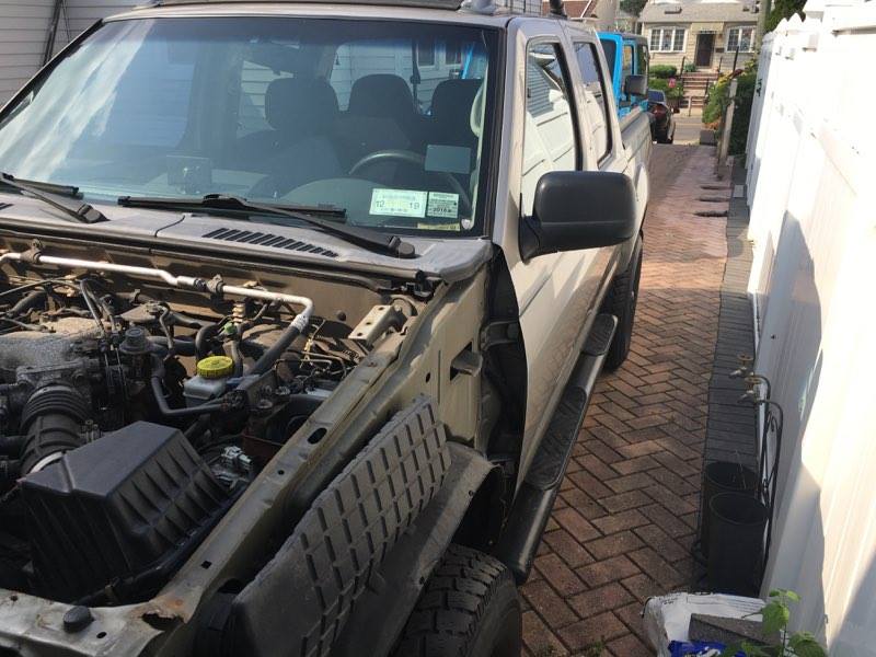 2004 Nissan Frontier Crew Cab (4 doors)