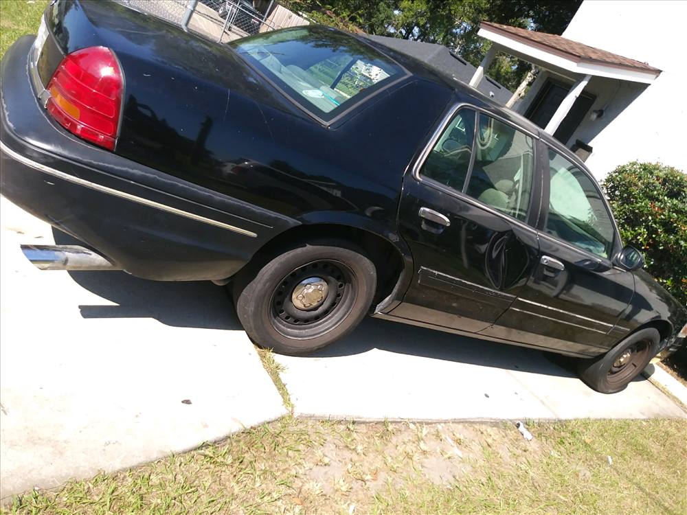 2000 Ford Crown Victoria